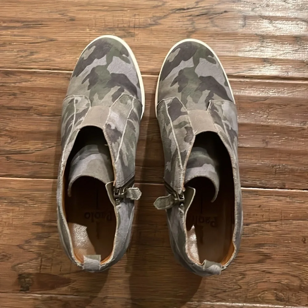 Linea Paola Camo Wedge Sneakers Size 7